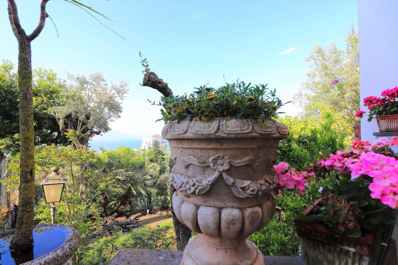 La Casetta Di Emma Sorrento Luaran gambar